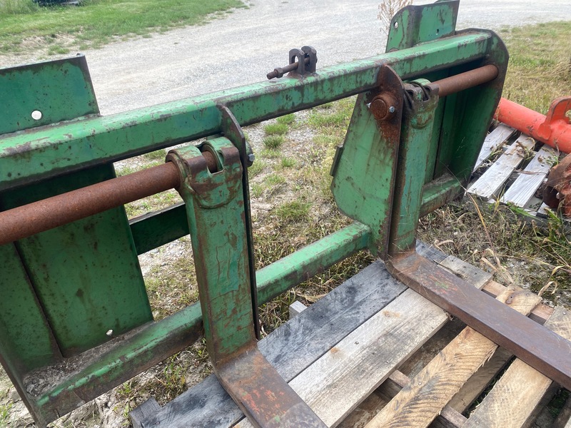 Attachments  John Deere Pallet Forks Photo